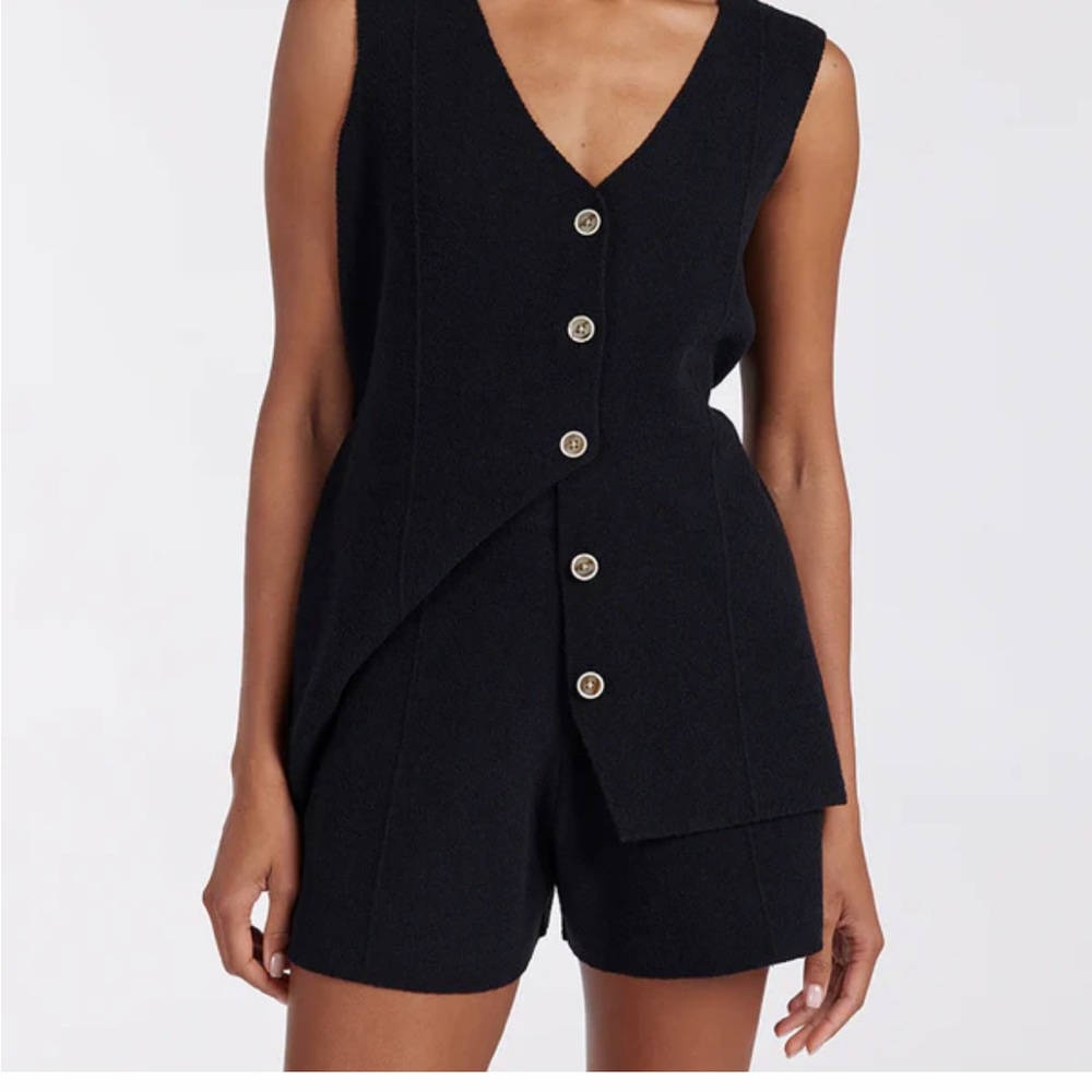 DISSH tailored knit shorts NWT